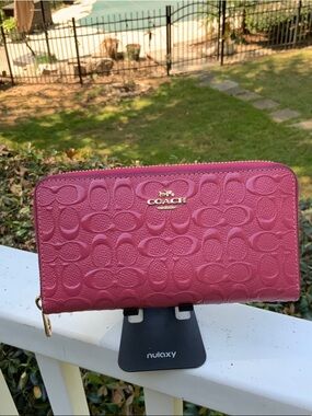Coach  Dusty Pink Embossed Signature Zip Wallet NWOT